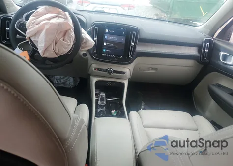 2025 Volvo Xc40 Plus z USA, uszkodzony, nr VIN YV4L12UE9S2531682